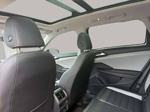 Certified 2024 Volkswagen Taos SEL AWD/4WD image 7
