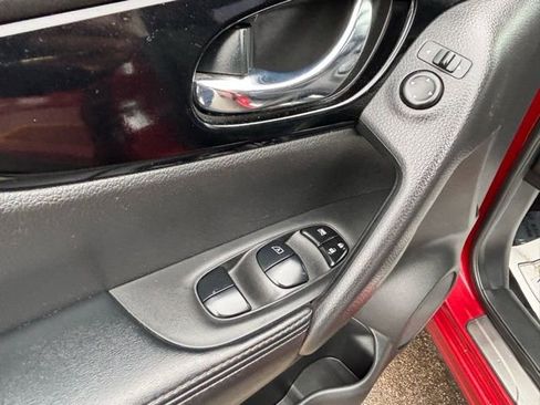 Used 2019 Nissan Rogue Sport SV image 16