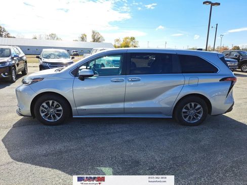 Used 2021 Toyota Sienna XLE image 22