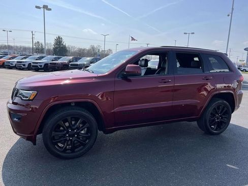 Used 2021 Jeep Grand Cherokee Laredo X image 3