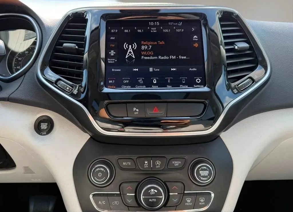 Used 2019 Jeep Cherokee Limited w/ Luxury Group AWD/4WD image 19