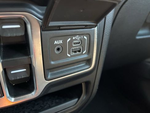 Used 2022 Jeep Wrangler Unlimited Sahara w/ Cold Weather Group AWD/4WD image 38