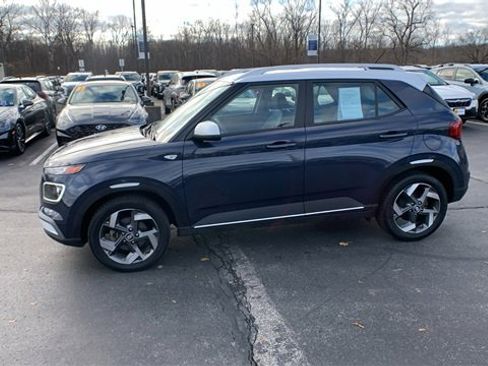 Used 2024 Hyundai Venue Limited image 2
