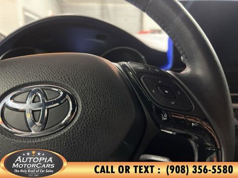 Used 2020 Toyota C-HR XLE image 23