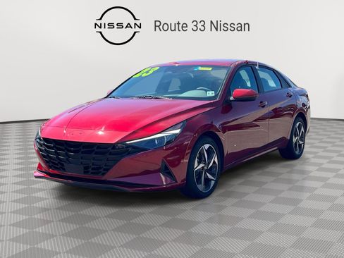 Used 2023 Hyundai Elantra SEL w/ Convenience Package FWD image 2