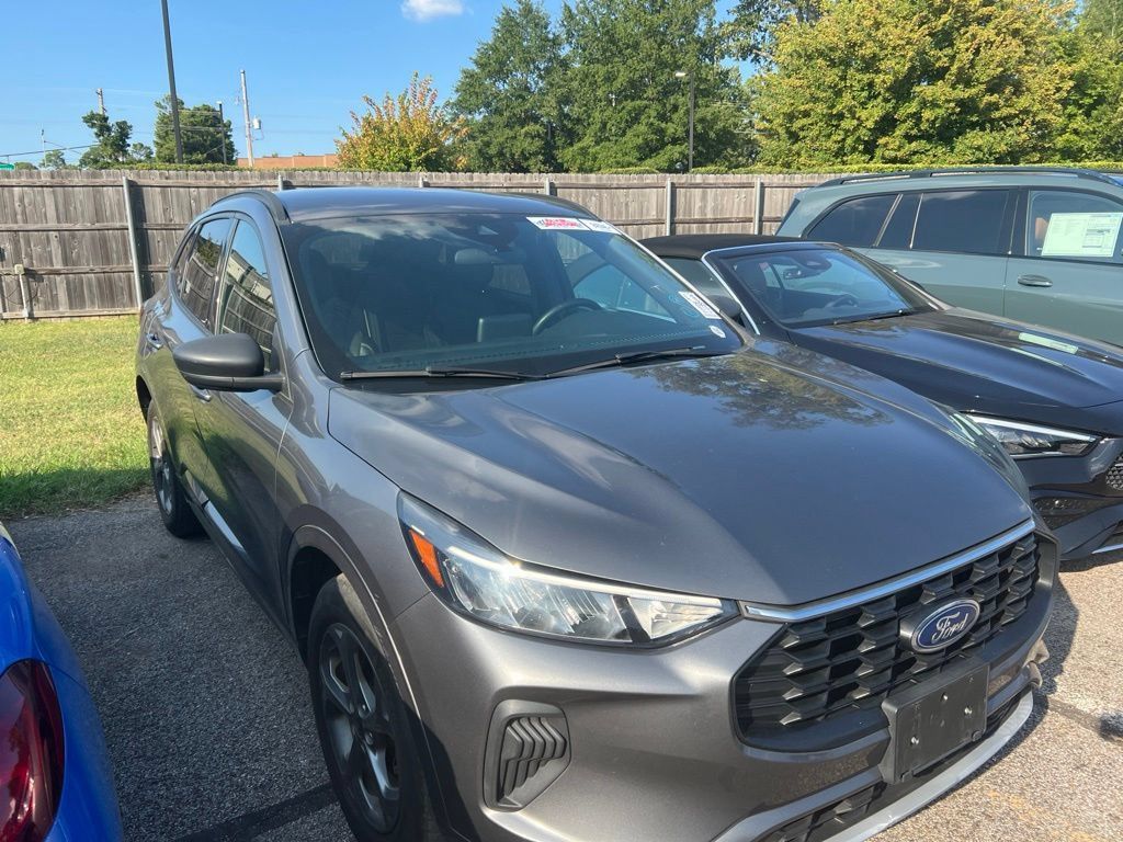 Used 2023 Ford Escape ST-Line AWD/4WD image 2