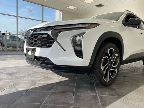 Used 2024 Chevrolet Trax RS w/ Driver Confidence Package image 14