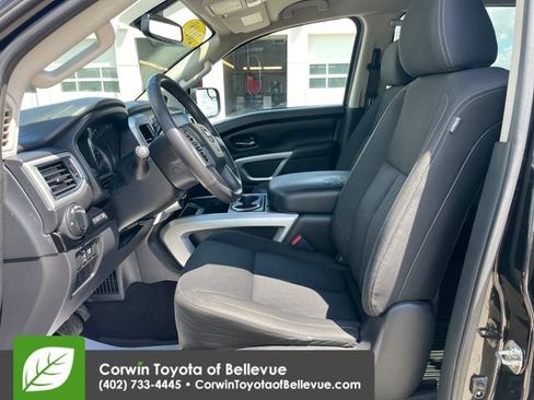 Used 2018 Nissan Titan SV w/ SV Convenience Package AWD/4WD image 17