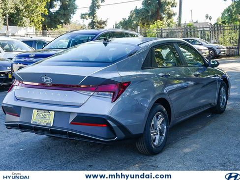 New 2026 Hyundai Elantra SE FWD image 4