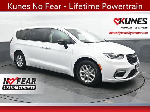 Used 2024 Chrysler Pacifica Touring-L image 1