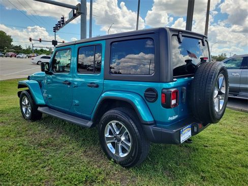 Used 2019 Jeep Wrangler Unlimited Sahara image 3