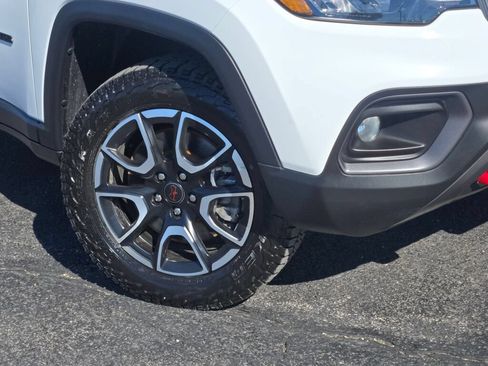 Certified 2025 Jeep Compass Trailhawk AWD/4WD image 4