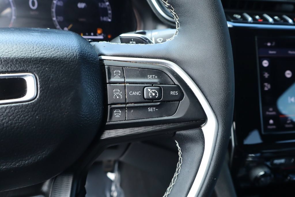 Used 2024 Jeep Grand Cherokee L Altitude RWD image 24