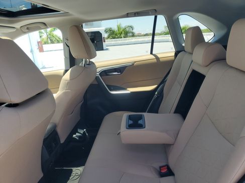 Used 2022 Toyota RAV4 XLE w/ Convenience Package FWD image 11