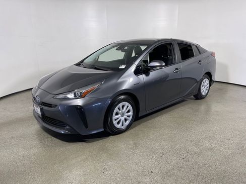 Used 2019 Toyota Prius LE w/ Carpet Mat Package image 7