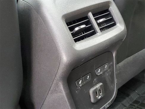 Used 2023 Chevrolet Equinox Premier image 33