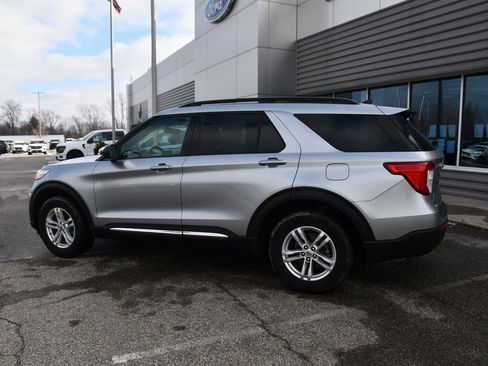 Used 2023 Ford Explorer XLT w/ Class IV Trailer Tow Package image 3