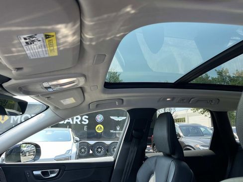 Certified 2023 Volvo XC60 B5 Plus AWD/4WD image 29