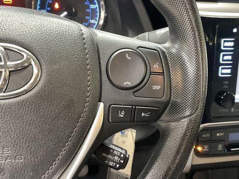 Used 2017 Toyota Corolla LE image 20