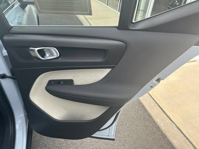 Used 2024 Volvo XC40 B5 Plus w/ Climate Package AWD/4WD image 12
