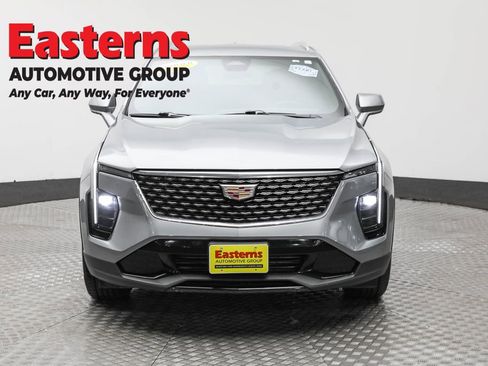 Used 2024 Cadillac XT4 Premium Luxury image 2