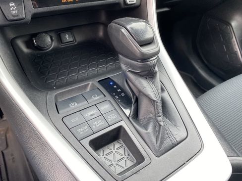 Used 2021 Toyota RAV4 LE image 37