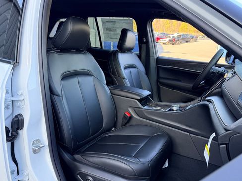 New 2025 Jeep Grand Cherokee Limited AWD/4WD image 22