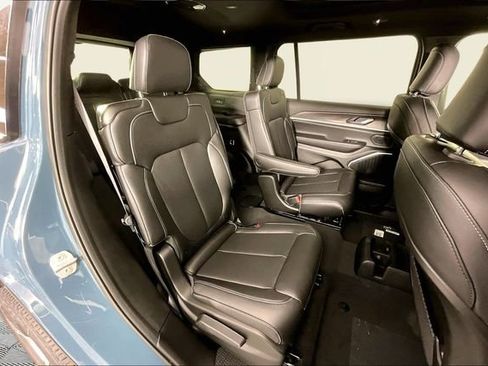New 2026 Jeep Grand Cherokee L Limited w/ Luxury Tech Group II AWD/4WD image 11