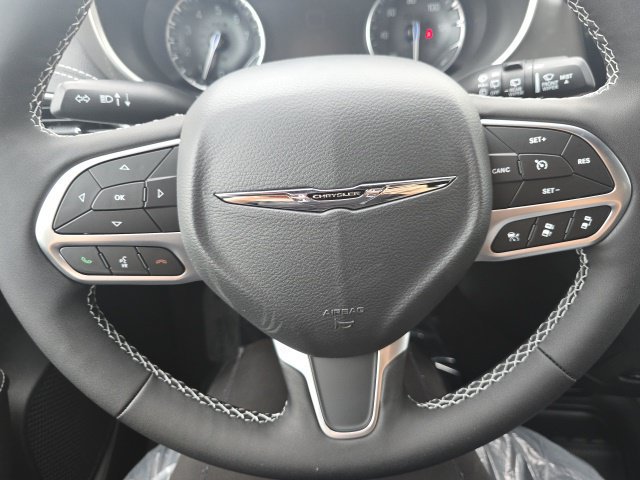 New 2025 Chrysler Pacifica Select w/ Uconnect Theater Family Group AWD/4WD image 12