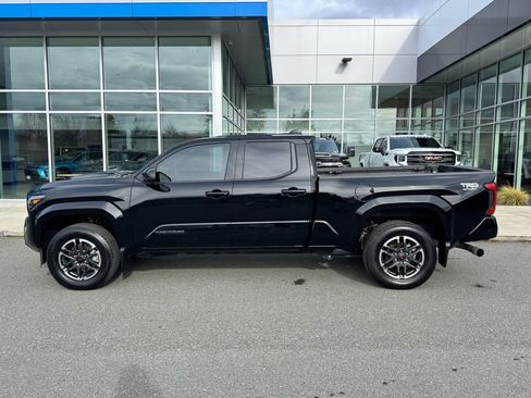 Used 2025 Toyota Tacoma TRD Sport image 2