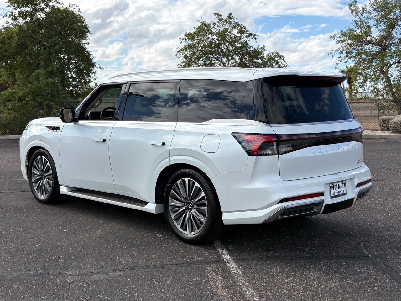 New 2027 INFINITI QX80 Luxe AWD/4WD image 4