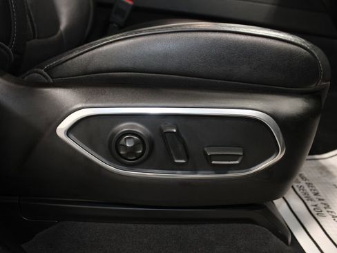 Used 2023 Jeep Wagoneer L Series III w/ Preferred Equipment Group image 39