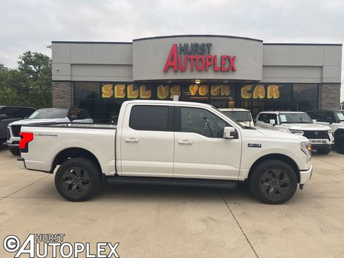 Used 2025 Ford F150 Lightning Lariat image 1