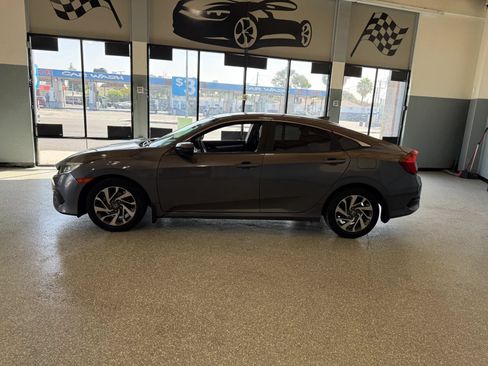 Used 2017 Honda Civic EX image 4