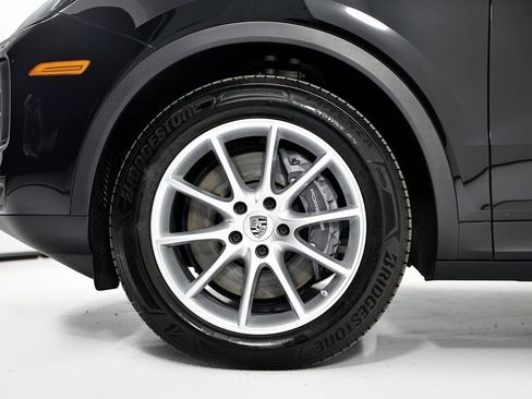 Certified 2024 Porsche Cayenne image 12