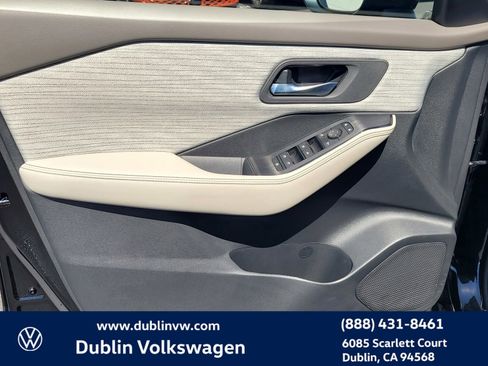 Used 2023 Nissan Rogue SV image 10