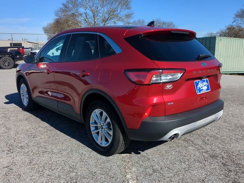 Certified 2020 Ford Escape SE image 5