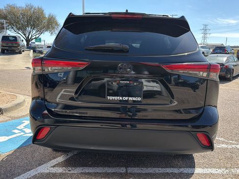 Used 2022 Toyota Highlander L image 4
