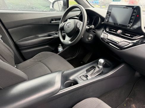 Used 2019 Toyota C-HR LE FWD image 21