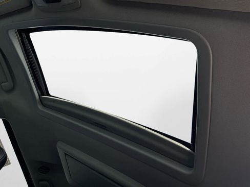 Used 2018 Toyota Sienna SE Premium w/ Carpet Mat Package image 21