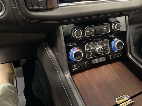 Used 2024 GMC Yukon Denali Ultimate image 34