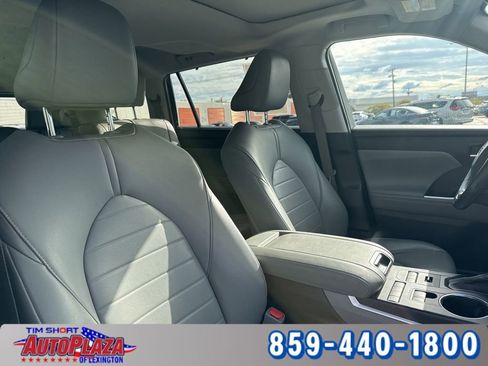 Used 2021 Toyota Highlander XLE image 57