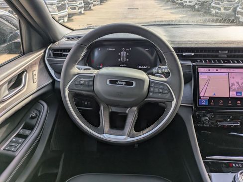 New 2025 Jeep Grand Cherokee Limited image 18