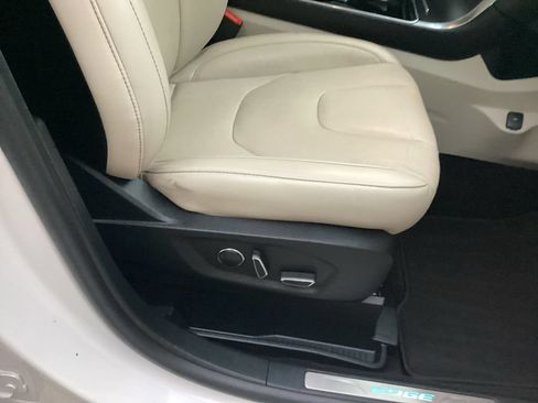 Used 2019 Ford Edge Titanium w/ Equipment Group 301A FWD image 34