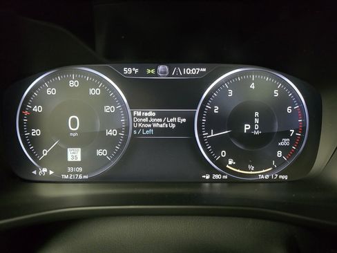 Used 2022 Volvo XC40 T5 R-Design w/ Advanced Package image 36