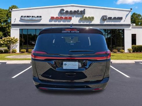 New 2026 Chrysler Pacifica Limited w/ S Appearance Package FWD image 5