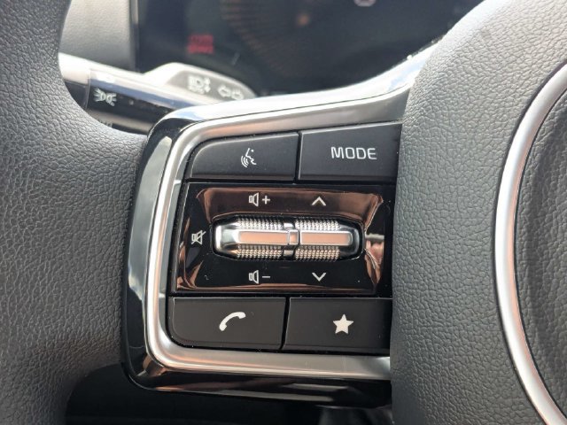 Used 2025 Kia Sorento LX FWD image 22