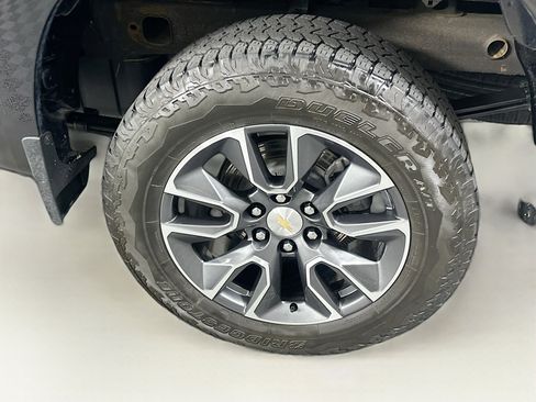 Used 2023 Chevrolet Silverado 1500 LT AWD/4WD image 11