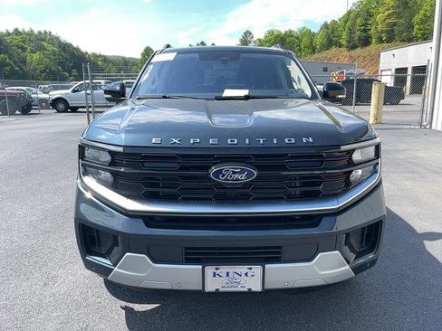 Certified 2025 Ford Expedition Platinum AWD/4WD image 3