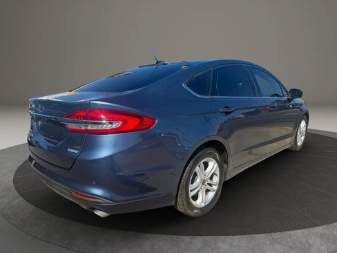 Used 2018 Ford Fusion SE w/ Fusion SE Technology Package image 5